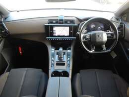 ディスプレイオーディオ全方位カープレイ　　パワートランク足開閉可　オートクルーズ　シートヒーター　ETC　LED　18AW