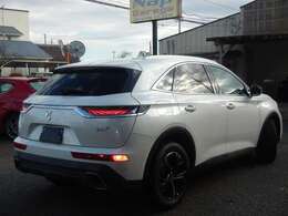 DS7クロスバック　2L 直列4気筒ディーゼルターボエンジン「ソーシック」入庫致しました。フランスらしいデザイン性と装飾技法を取り入れた独創的な内外装です。