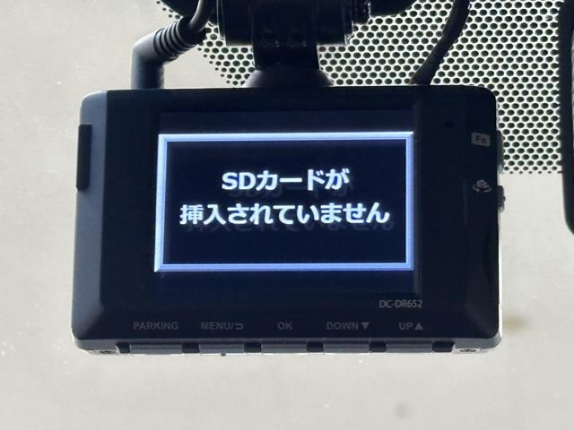 ドライブレコーダー装備してますよ。　思いでの記録や万が一の時の記録にも便利ですね。