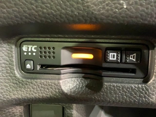 いまや快適なカーライフに欠かせないETCが付いています。