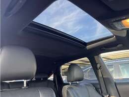 ★人気装備のサンルーフ！様々なドライブシーンで活躍してくれます！！開放感ある車内空間は気持ちがいいですよ！
