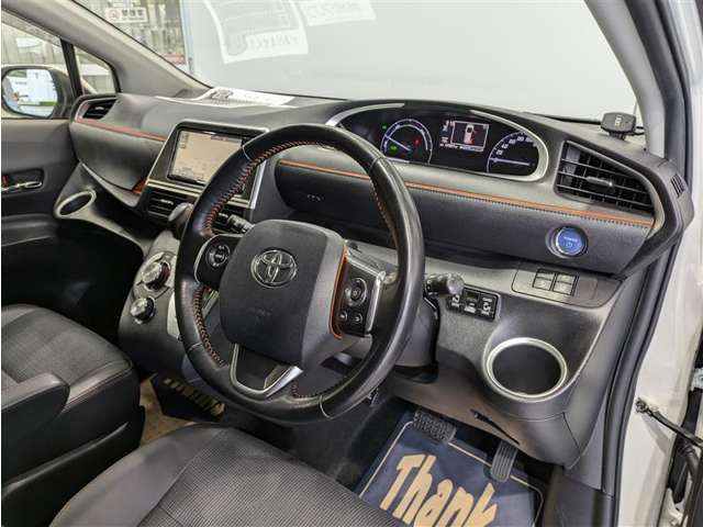 見通しのよいすっきりとした視界で、誰でも運転しやすいです。運転のしやすさは疲れにくさにも繋がりますよ♪