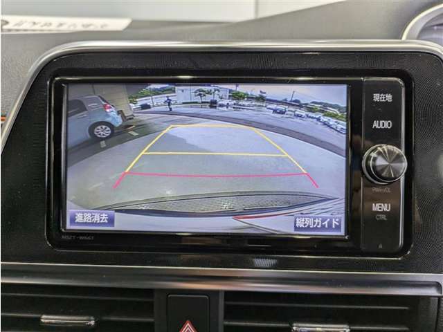 駐車が苦手な方にも安心なバックモニター付き