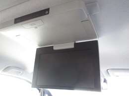 後席専用フリップダウンダウンモニター付で、長距離でも退屈しません♪