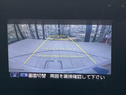 【バックカメラ】駐車時に後方がリアルタイム映像で確認できます。大型商業施設や立体駐車場での駐車時や、夜間のバック時に大活躍！運転スキルに関わらず、今や必須となった装備のひとつです！