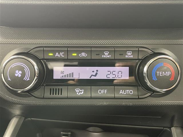 【フルオートエアコン】お好みの温度に設定しておくだけで車が風量を自動調整。