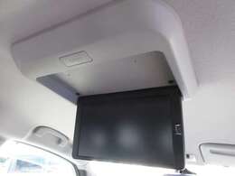 後席専用フリップダウンダウンモニター付で、長距離でも退屈しません♪