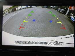 バックが苦手な方は必見！ライン表示付きのバックモニターが障害物を映し出してくれます！