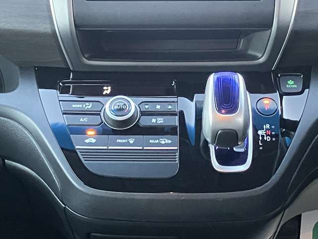 シフトレバー周りもキレイな状態です！