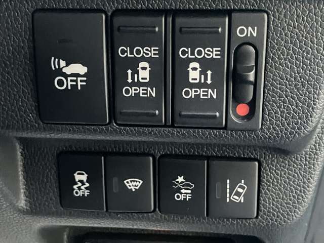 両側電動パワースライドドア・横滑り防止・ウインドシールドデアイサー ・衝突軽減ブレーキ、脱線防止