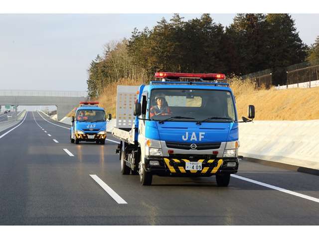 パンクの応急修理・雪道でのスタック対応が可能です。会員証ひとつでクルマもバイクも両方OK。各種会員優待有