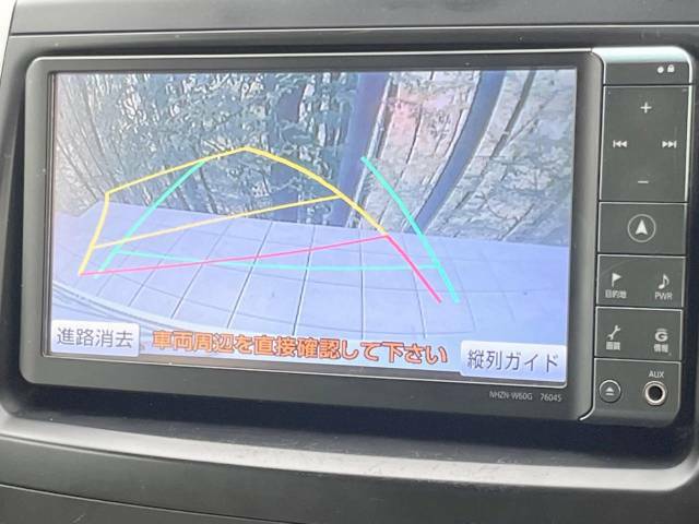 【バックカメラ】駐車時に後方がリアルタイム映像で確認できます。大型商業施設や立体駐車場での駐車時や、夜間のバック時に大活躍！運転スキルに関わらず、今や必須となった装備のひとつです！