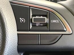 【クルーズコントロール】高速道路もラクラク走行。アクセルを離しても一定速度で走行ができ、長距離運転時の負担を軽減！加速・減速も簡単なスイッチ操作で調整できます。