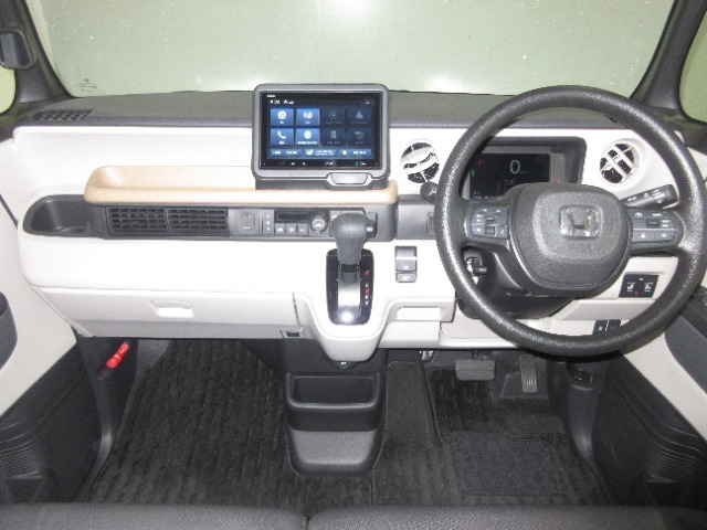 インパネ周りはこのようなレイアウトになっております。