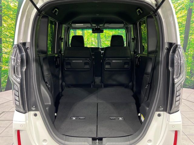 普段のお買い物や通勤、送迎等に十分な荷室スペースを確保しております。セカンドシートを倒すと、大きな荷物の積載も可能です♪
