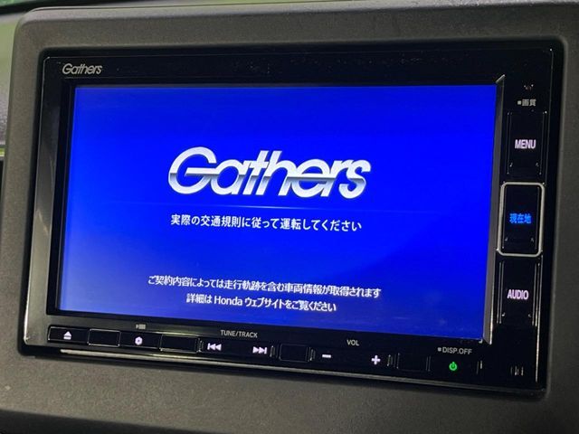 【純正ナビ】人気の純正ナビを装備しております。ナビの使いやすさはもちろん、オーディオ機能も充実！キャンプや旅行はもちろん、通勤や買い物など普段のドライブも楽しくなるはず♪