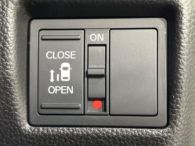 【パワースライドドア】スマートキーや運転席のスイッチでスライドドアの開閉が可能♪電動だから力を入れてドアを開ける必要が無く、小さいお子様でも、重い荷物を持っている時もラクに開け閉めできます♪