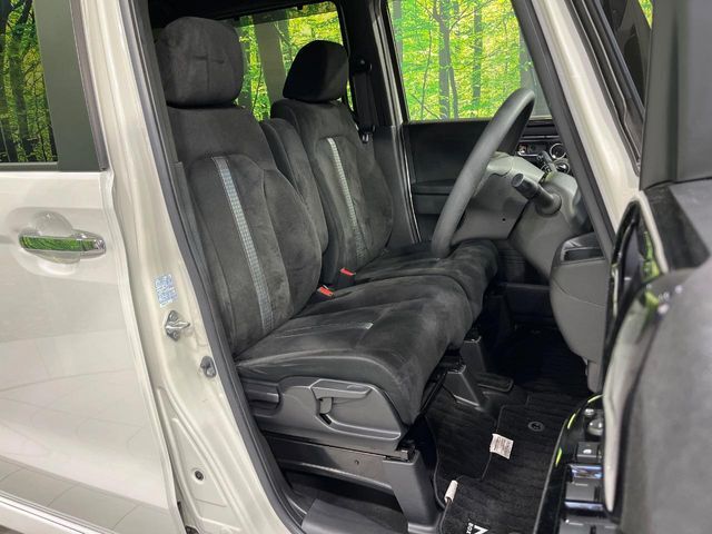 運転席シート廻りは使用感も少なく、良好な状態となっています。丁寧に使われていたことがよくわかりますね。