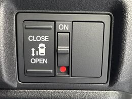 【パワースライドドア】スマートキーや運転席のスイッチでスライドドアの開閉が可能♪電動だから力を入れてドアを開ける必要が無く、小さいお子様でも、重い荷物を持っている時もラクに開け閉めできます♪