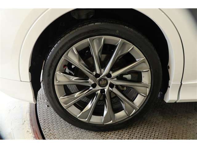 純正アルミホイール【タイヤサイズ225/45R21】