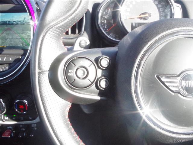 輸入車在庫を全国のLIBERALA店舗にて在庫展示しております。落ち着いた商談スペースにて、お気に入りの1台をごゆっくりお選び下さい。