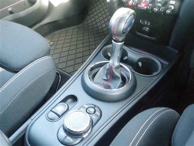 LIBERALAの名前の由来はラテン語で「libera：自由」と「ala：翼」を意味し、それらを組合せた造語です。自由な翼を得て思う存分人生を謳歌して欲しいという願いが込められています。