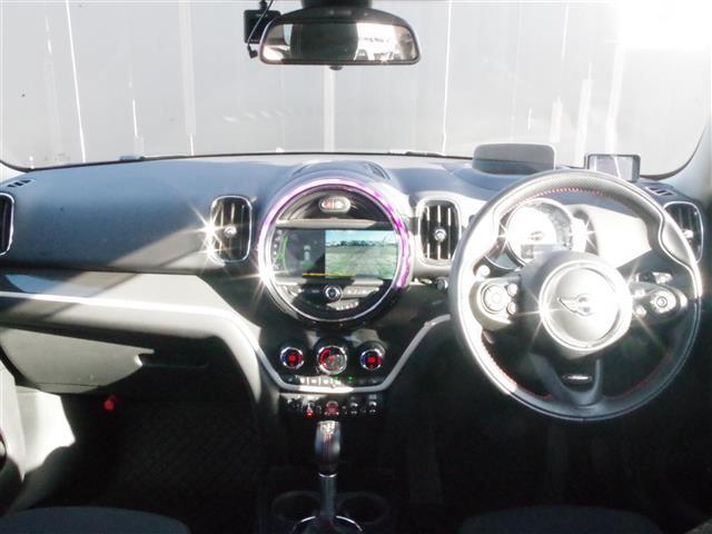 【五感で較べる】のコンセプトのもと、展示車両の試乗も可能でございます。お気軽にコーディネーターにお尋ね下さいませ。