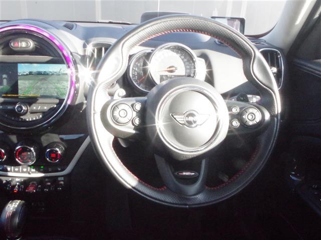 輸入車在庫を全国のLIBERALA店舗にて在庫展示しております。落ち着いた商談スペースにて、お気に入りの1台をごゆっくりお選び下さい。