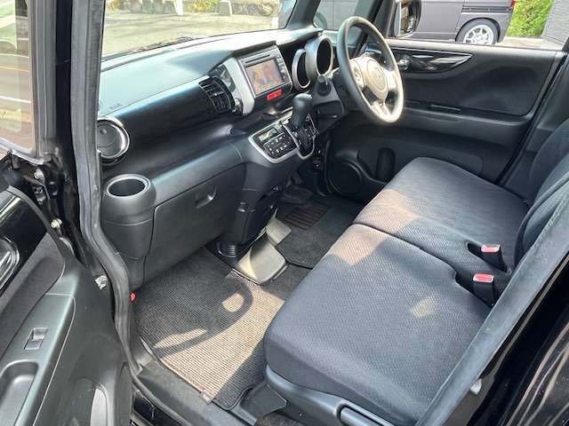 ☆お車へのお問い合わせやご質問は無料電話（0078-6002-701336）よりお気軽にお問い合わせください☆事務所は展示場の下側になります。ご来店の際は一度ご連絡頂けると幸いです。