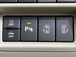 【両側パワースライドドア】スマートキーや運転席のスイッチで後席両側スライドドアの開閉が可能♪電動だから力を入れてドアを開ける必要が無く、小さなお子様でも簡単に開け閉めでき快適です♪