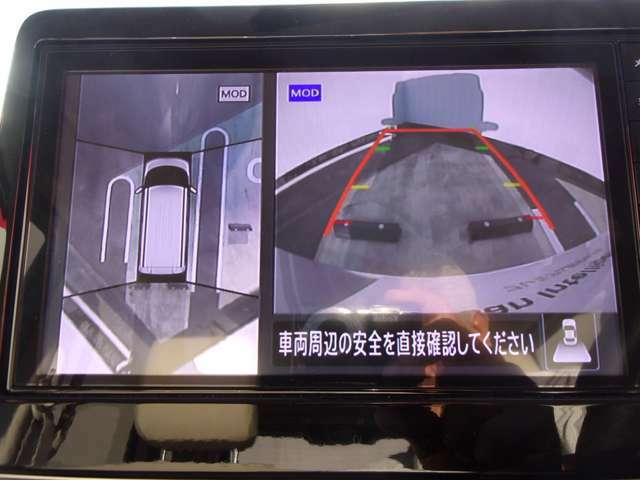 空から見下ろしているような視点で周囲を確認できるアラウンドビューモニター。駐車時にとても便利です。