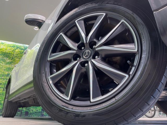 【純正19インチアルミホイール】外観にマッチした純正アルミホイールを装着しております。各種社外アルミホイールや、スタッドレスタイヤも取扱いしております。是非ご相談ください♪
