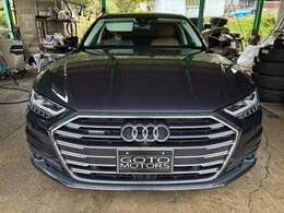 アウディ A8になります。純正ナビやレーザーLEDヘッドライト等充実の装備内容になっています。是非この機会にご検討ください。