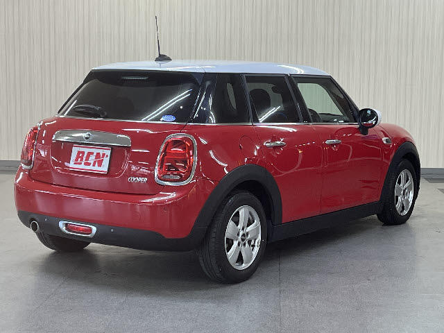 BCN両毛店は高速道路でも北関東自動車道　太田桐生I.Cよりたったの10分！遠方の方でもとってもアクセス良好！更に4階建て全天候型屋内展示場完備！雨・風を気にせず、400台の展示車をゆっくりご覧いただけます！