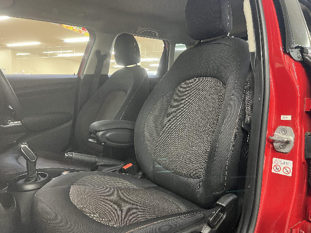 BCN両毛店は大規模『400台』の中古車を展示中！更に当社全店21店舗の総在庫台数はなんと・・10000台！ご要望のお車がお探しできる自信があります！そして取り寄せも可能ですのでまずはご来店お待ちしております！