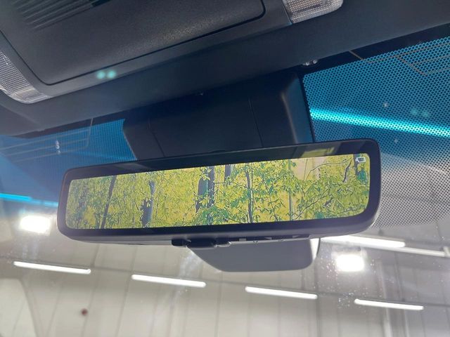 【デジタルインナーミラー】後席の大きな荷物や同乗者で後方が確認しづらい時でも安心！カメラが撮影した車両後方の映像をルームミラー内に表示。クリアな視界で状況の確認が可能です！