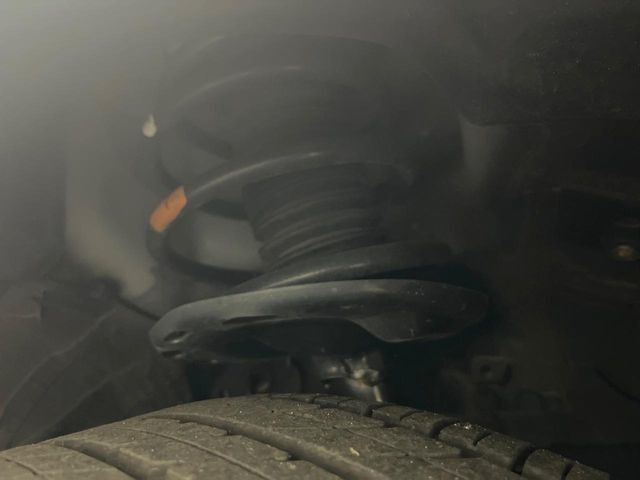 お車を安心してお乗りいただく為には、足回りの定期点検が欠かせません。サービスサポート（有償保証）では無料点検もご提供しており、安心のカーライフをお過ごしいただけるサポート体制が整っています。