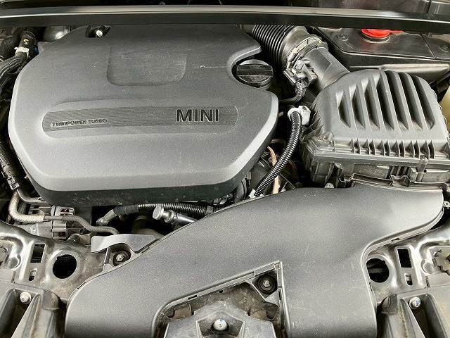 有償の修理保証「GS　WARRANTY」　をご用意。初年度登録13年未満10万km以下の輸入車まで加入でき、保証範囲も広く、輸入車238種類，無料ロードサービスも付いています。