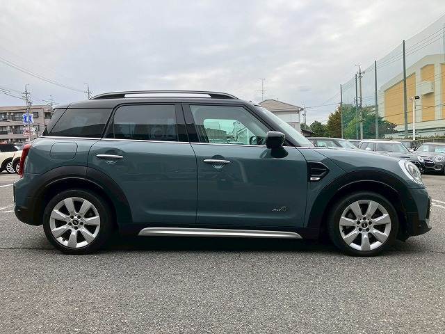 安心したお車をお選び頂けるように、当社では、鑑定車両を展示しております。第三者機関「AIS，JAAA」の2社により、お車の品質を提示しております。