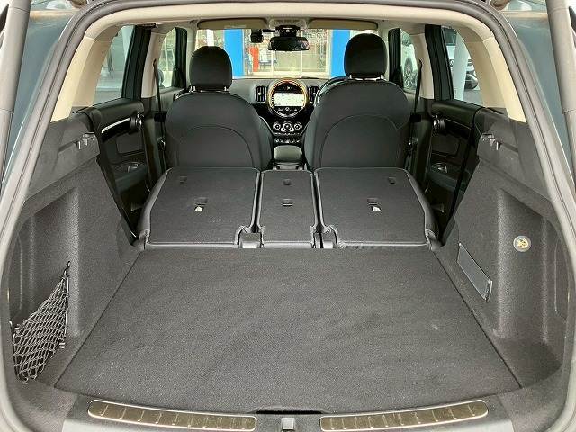 リアゲート内は広々使えます。シートアレンジ次第で遊び・通勤・送り迎え・買い物と自由が広がります！！