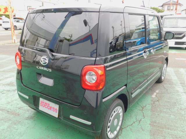 自社整備工場、鈑金塗装工場を完備しておりますので納車後も安心です。