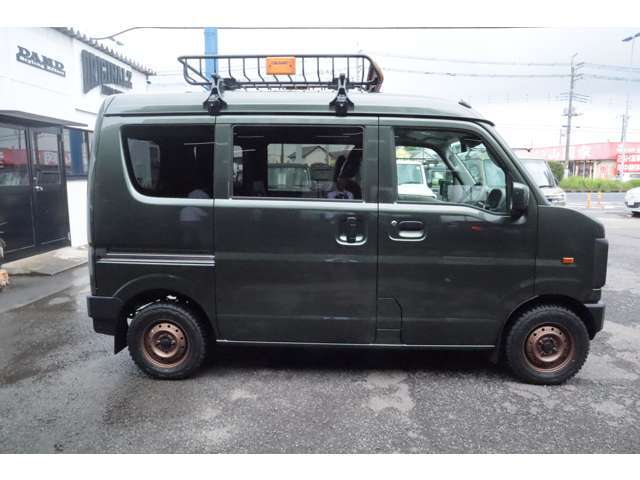 全塗装や塗り分けのカスタムペイントなどカラーもデザインも、オリジナルの車輌作成をお手伝いをさせて頂きます！専門スタッフと打ち合わせさせて頂きお得にお乗出ししませんか？
