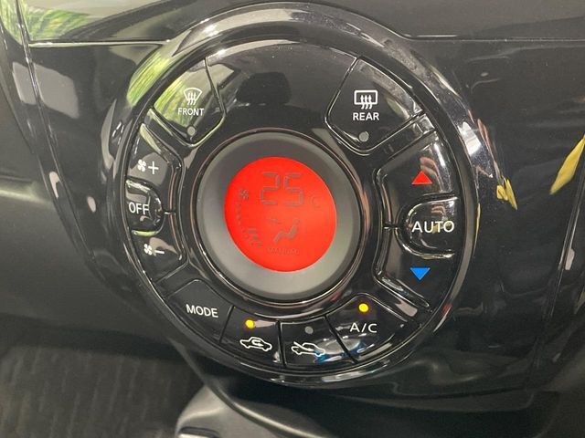 【オートエアコン】一度お好みの温度に設定すれば、車内の温度を検知し風量や温度を自動で調整。暑い…寒い…と何度もスイッチ操作をする必要はありません。快適な車内空間には必須の機能ですね♪