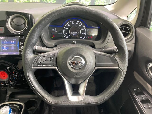 【ステアリングスイッチ】運転中、前方から目線をそらすことなく、オーディオ等の操作が可能な便利機能！安心＆快適なドライブを演出してくれます♪