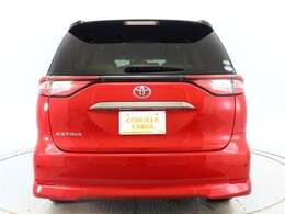 広々とした車内空間に優れた燃費性能。更にデザインも上質で人気のお車です！