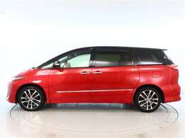 おひとり、恋人、ご友人、ご家族など、少人数でも大人数でもお出かけが楽しめます。この車で楽しいドライビングライフを送りましょう♪