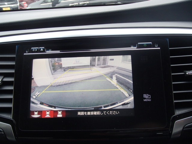 後方確認はオマカセのリアカメラ付です。雨天時や夜間のバック駐車時などで特に視界の安全確認に役立ちます
