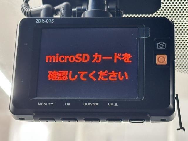 ドライブレコーダー装備してますよ。　思いでの記録や万が一の時の記録にも便利ですね。