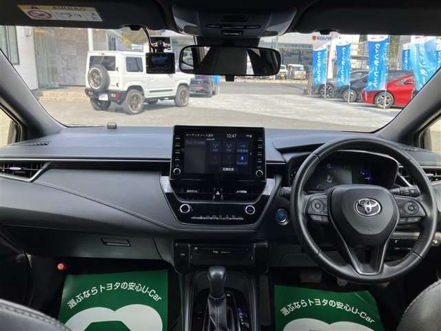 高いホールド性で運転姿勢が安定します。長距離ドライブでも疲れにくいのが魅力です。快適なドライビングライフをお送りください♪