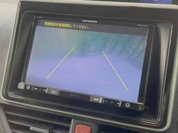 【バックカメラ】駐車時に後方がリアルタイム映像で確認できます。大型商業施設や立体駐車場での駐車時や、夜間のバック時に大活躍！運転スキルに関わらず、今や必須となった装備のひとつです！